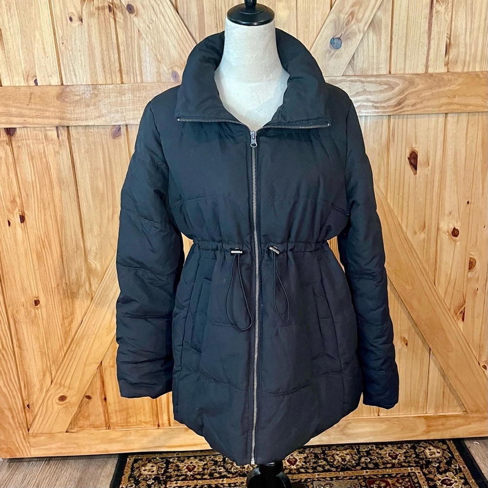 Old Navy Black Puffer Jacket with High Collar and Mid-Length Design